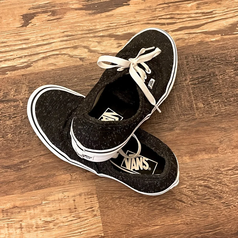 Vans | Authentic Classic Low Top Sneakers